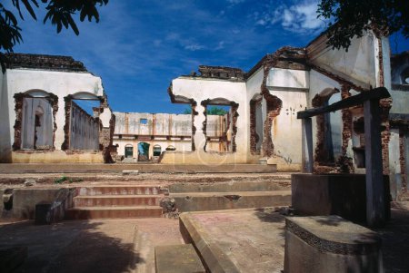 chettinad house broken down at kothamangalam , nattukkottai chettiars , chettinad , tamil nadu , india