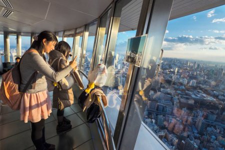 Téléchargez les photos : Touristes à Tokyo, Japon - en image libre de droit