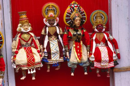 Téléchargez les photos : Marionnettes de danseurs kathakalis au leh, ladakh, jammu et Cachemire, Inde - en image libre de droit