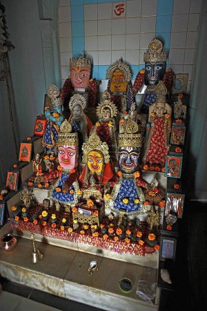 Téléchargez les photos : Les divinités idoles du Seigneur Jagdish au temple Jagdish sur une colline construite au cours de la période rani durgavati 11ème siècle Katangi Jabalpur - en image libre de droit