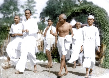 Téléchargez les photos : Mahatma Gandhi et ses associés, Wardha, Maharashtra, Inde, Asie, 1940 - en image libre de droit