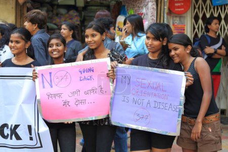 Foto de Lesbianas protestando contra la Corte Suprema Maheshwari Udyan Matunga Mumbai Maharashtra India 15 diciembre 2013 - Imagen libre de derechos