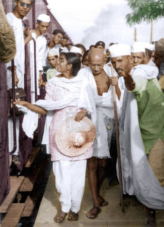 Téléchargez les photos : Mahatma Gandhi sur la plateforme, Delhi, Inde, Asie, mars 1947 - en image libre de droit