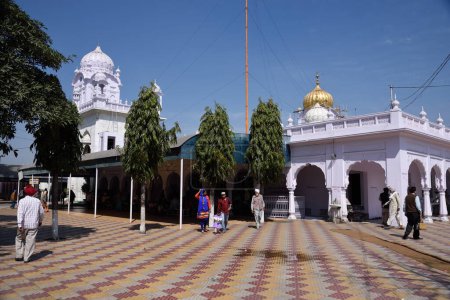 Téléchargez les photos : Gurudwara Shri Dukh Nivaran Sahib, Patiala, Punjab, Inde, Asie - en image libre de droit