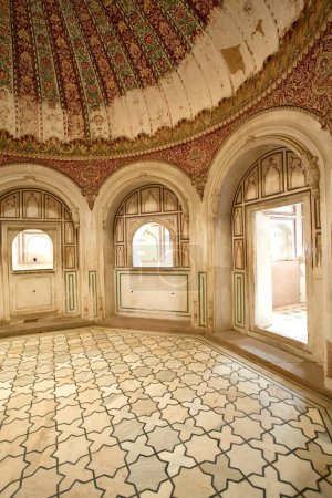 Foto de Hamam baño viejo y pintura de la pared en el museo del gobierno; Bharatpur; Rajasthan; India - Imagen libre de derechos