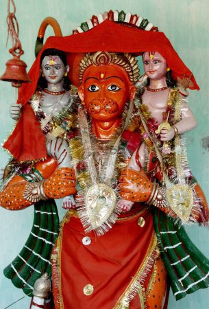 Foto de Estatua de Hanuman con Rama y Lakshman; Rajouli; Nawada; Bihar; India - Imagen libre de derechos