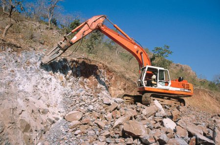 Téléchargez les photos : Excavation, élargissement de la route, rajasthan, Inde - en image libre de droit