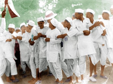 Foto de Satyagrahis aferrándose unos a otros acosados por la policía, Salt Satyagrah, India, Asia, 1930 - Imagen libre de derechos
