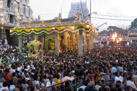 Foto de Celebración del festival Karthigai Deepam en el templo de Arunachaleshwara, Thiruvannamalai, Tamil Nadu, India - Imagen libre de derechos