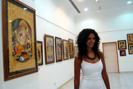 Foto de Modelo Sheetal Malhar en una galería de arte en Bombay ahora Mumbai, Maharashtra, India - Imagen libre de derechos