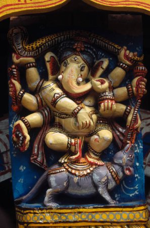 Téléchargez les photos : Décoration de roue, statue de Lord Ganesh ganpati Festival tête d'éléphant Idol, Rath yatra Rathyatra festival de voiture le voyage de Jagannath, puri, orissa, Inde - en image libre de droit