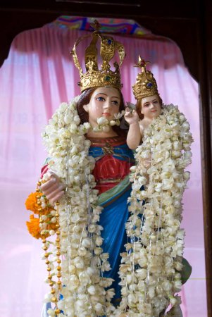 Téléchargez les photos : Mère Marie ; Église Saint George Catholic Forane Syrienne à Angamally près d'Ernakulum ; Kerala ; Inde - en image libre de droit