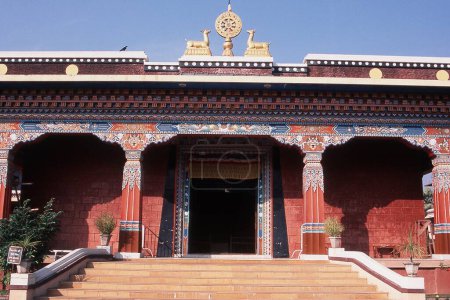 Außenansicht von Shechen Tennyi Dargyeling in Bodh Gaya, Bihar, Indien, Asien