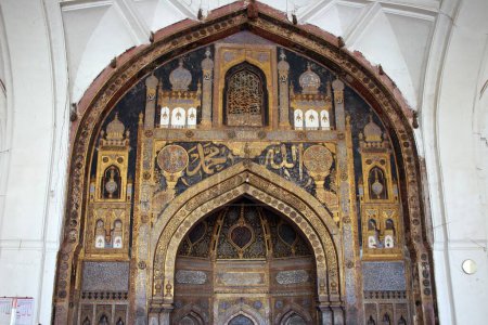 Der zentrale mihrab im Gebetssaal von Jama masjid; Bijapur; Karnataka; Indien