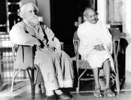 Foto de Mahatma Gandhi con el poeta Rabindranath Tagore, febrero 1940 - Imagen libre de derechos