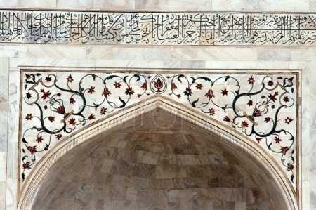 Einlegearbeiten und Korantexte Nahaufnahmen des Siebten Weltwunders 7 Taj Mahal, Agra, Uttar Pradesh, Indien
