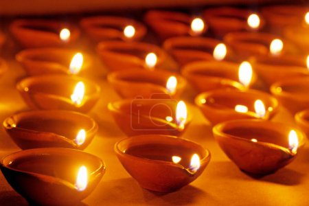 Téléchargez les photos : Lampes à huile, Festival Diwali deepawali, Inde - en image libre de droit