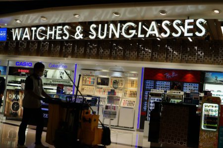 Foto de Tienda de relojes y gafas de sol, Aeropuerto Internacional de Bangkok, Tailandia, Asia - Imagen libre de derechos