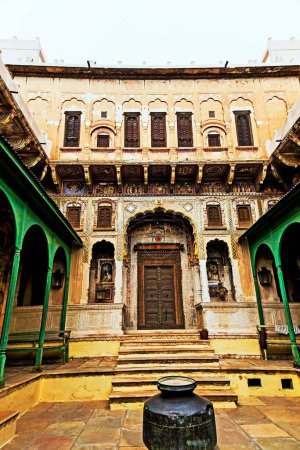 Entrance door, Goenka Haveli Museum, Dundlod, Shekhawati, Rajasthan, India, Asia