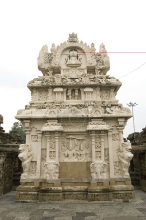 Téléchargez les photos : Temple Kailasanatha construit par le roi Pallava Narasimhavarman et son fils Mahendra huit siècle à Kanchipuram près de Chennai ; Tamil Nadu ; Inde - en image libre de droit