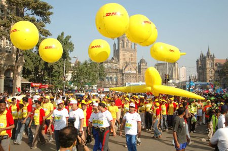 Téléchargez les photos : Personnes participant au marathon Standard de Mumbai 2007, Bombay Mumbai, Maharashtra, Inde - en image libre de droit