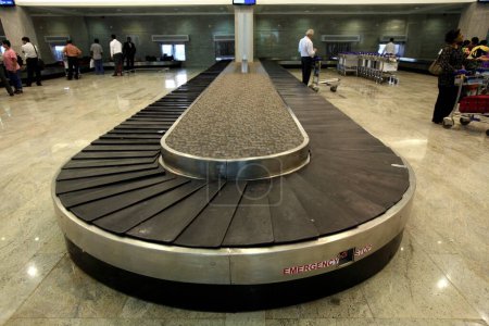 Cinturón de equipaje actualizado en el aeropuerto de Chhatrapati Shivaji Maharaj International Airport; Bombay Mumbai; Maharashtra; India