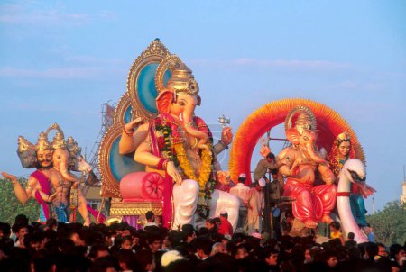 Téléchargez les photos : Festival Ganesh ganpati, immersion, bombay, maharashtra, Inde - en image libre de droit