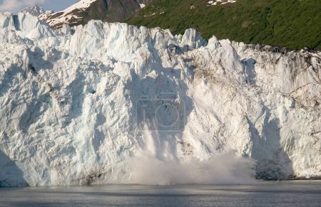 Téléchargez les photos : Chute icebergs howard glacier college fjord alaska ; États-Unis d'Amérique États-Unis d'Amérique - en image libre de droit