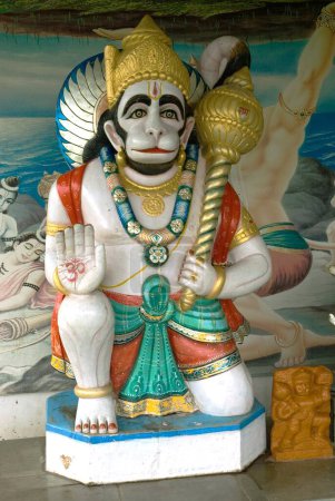 Téléchargez les photos : Statue du seigneur Hanuman à Saralgaon, Murbad, Raigarh, Maharashtra, Inde - en image libre de droit