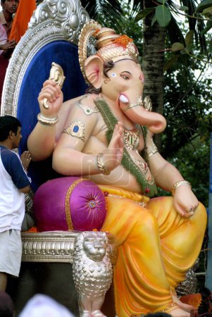 Foto de Señor Ganesh ídolo en la playa de Dadar; Bombay Mumbai; Maharashtra; India; Asia - Imagen libre de derechos
