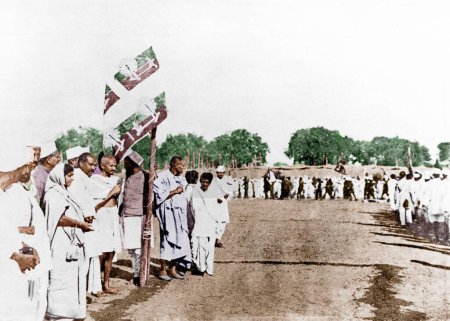 Téléchargez les photos : Mahatma Gandhi avec Sardar Vallabhbhai Patel et Sarojini Naidu, Gujarat, Inde, Asie, décembre 1921 - en image libre de droit