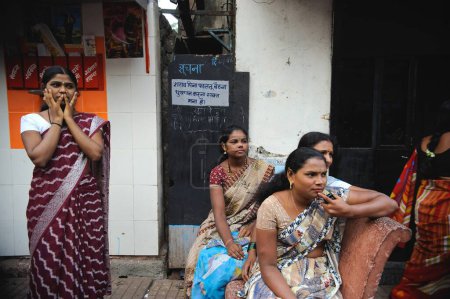 Foto de Prostitutas en Kamathipura; Bombay Mumbai; Maharashtra; India - Imagen libre de derechos