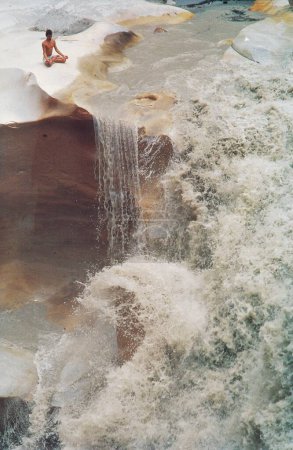 Foto de Caídas del río Bhagirathi que fluyen en Gangotri (3020 m); Garhwal; Uttar Pradesh; India - Imagen libre de derechos