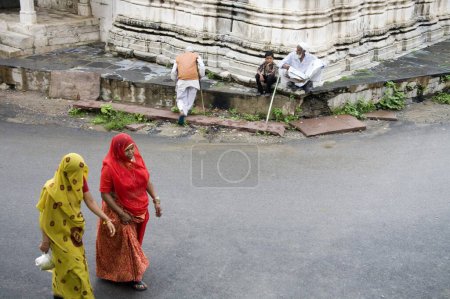 Téléchargez les photos : Groupe de femmes bengalaises allant vers Belur Math, Calcutta Kolkata, Bengale occidental, Inde - en image libre de droit