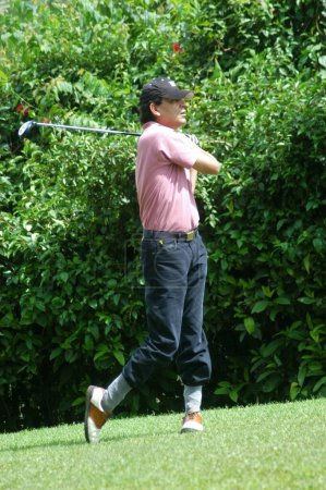 Foto de El campeón de billar y billar Geet Sriram Sethi juega al golf en el BPGC Bombay Presidency Golf Club en Bombay Mumbai; Maharashtra; India - Imagen libre de derechos