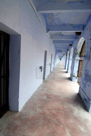 Foto de Pasaje o corredor en la cárcel celular; Port Blair; Islas Andamán del Sur; Bahía de Bengala; India - Imagen libre de derechos
