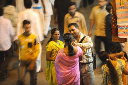 Téléchargez les photos : L'homme et les prostituées en kamathipura, Bombay Mumbai, Maharashtra, Inde - en image libre de droit