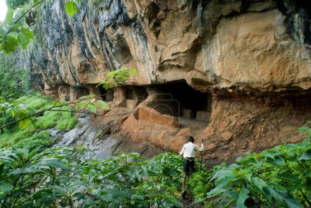 Foto de Hombre en cuevas Tanhale, Maharashtra, India - Imagen libre de derechos