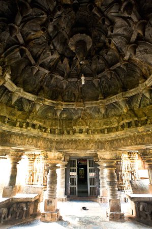 Foto de Templo Shivalaya y pilar mandapa; Arsikere; Hassan; Karnataka; India - Imagen libre de derechos