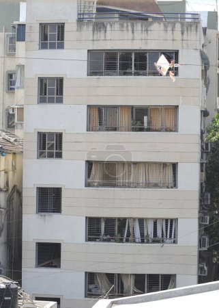 Téléchargez les photos : Dommage à Nariman House ; après l'attaque terroriste de Deccan Moudjahidine le 26 novembre 2008 à Bombay Mumbai ; Maharashtra ; Inde - en image libre de droit