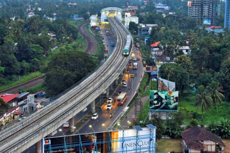 Téléchargez les photos : Ligne de métro Kochi à Cochin, Kochi, Kerala, Inde, Asie - en image libre de droit