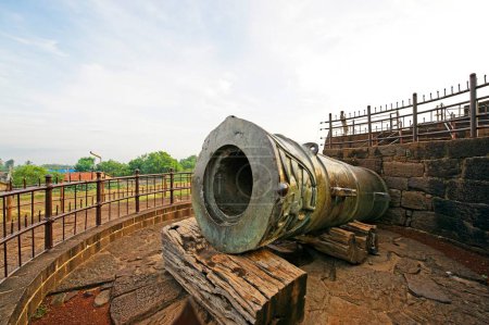 Canon en el Malik-e-Maidan; Patrimonio Fuerte de Bijapur; Bijapur; Karnataka; India