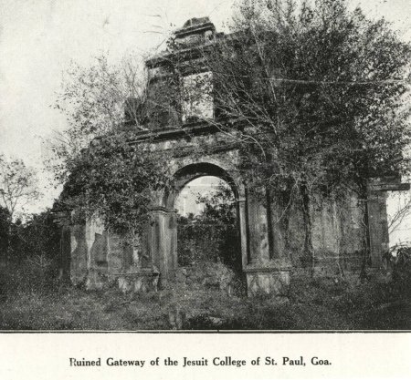 Téléchargez les photos : La communauté catholique a ruiné la porte du Collège jésuite de Saint-Paul ; Goa ; Inde - en image libre de droit
