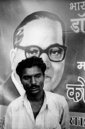 Téléchargez les photos : Dalits at chaityabhoomi to play the homage to Dr. Ambedker on 6th December ; Dadar ; Bombay Mumbai ; Maharashtra ; India NO MR - en image libre de droit