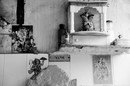 Téléchargez les photos : Temple Saibaba, réservoir d'eau Banganga, Walkeshwar, Malabar Hill, Mumbai, Maharashtra, Inde, Asie - en image libre de droit