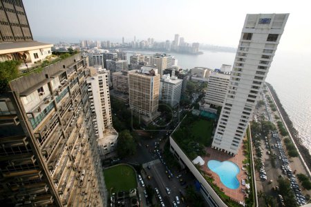 Luftaufnahme des Hotels Hilton und der Express Towers zusammen mit Straßen, Nariman Point, Bombay Mumbai, Maharashtra, Indien 