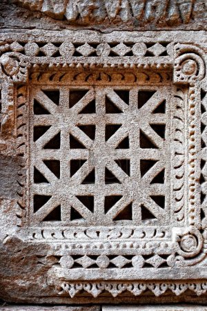 Geometrische Muster; Rani ki vav; Steinbildhauerei; unterirdische Struktur; Stufengang; Patan; Gujarat; Indien