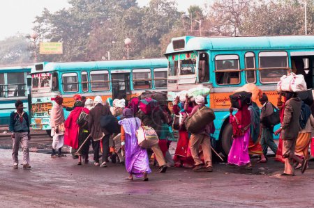 Foto de La gente se reúne en los campos de tránsito en Calcuta India Asia - Imagen libre de derechos