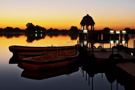 Téléchargez les photos : Lumière du matin, lac Gadsisar, Jaisalmer, Rajasthan, Inde - en image libre de droit