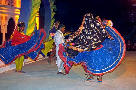 Téléchargez les photos : Danse folklorique danse de charmeur de serpent, Pouchkar, Rajasthan, Inde - en image libre de droit